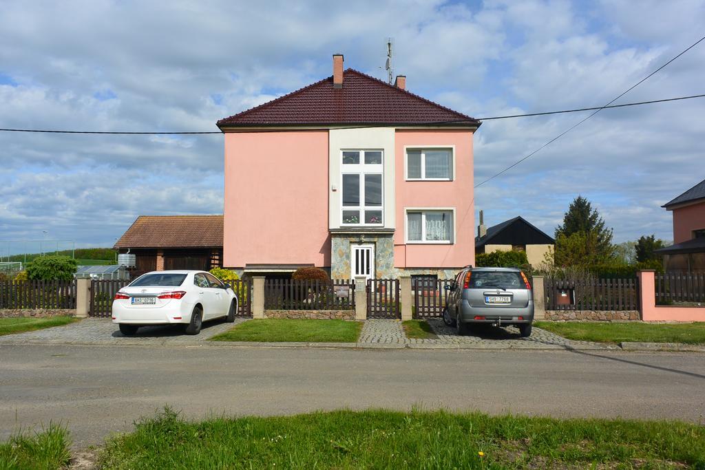 Rodinne Ubytovani - Family Accommodation Kobylice Dış mekan fotoğraf